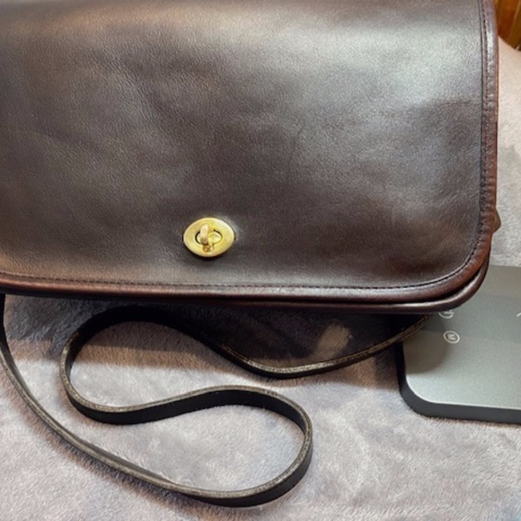 Coach Handbags - Vintage Coach City bag NYC in mahogany brown